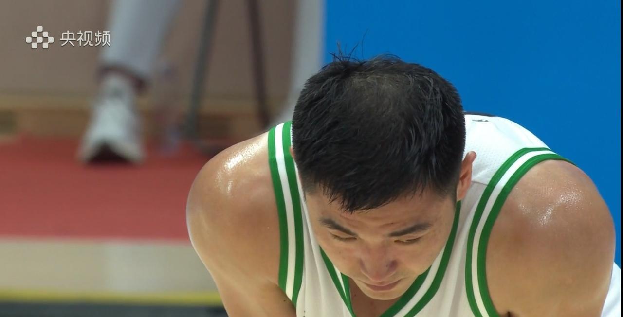 辽宁全运男篮老将高诗岩真是名副其实的拼命三郎！在今天辽宁全运男篮以88：61大胜