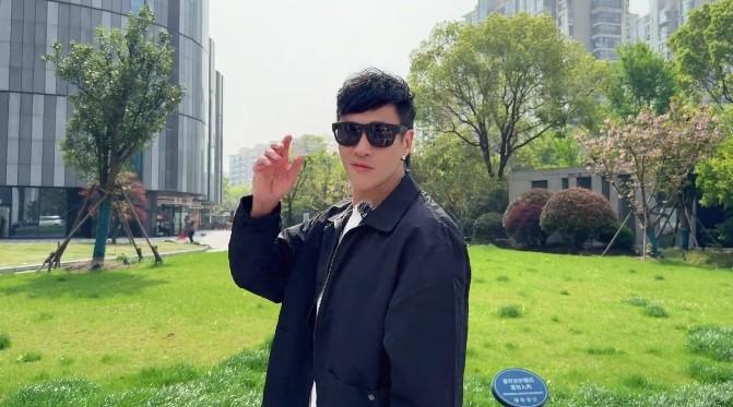 人在家中，富贵天上来！四面八方来财在何润东身上具象化了2026年3月左右，何润