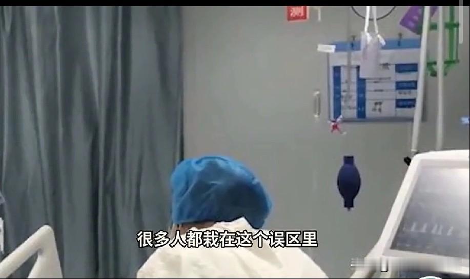 贵州19岁大一女生腹泻入院，医生当肠胃炎治，6小时后人没了！两次心慌预警被忽视，