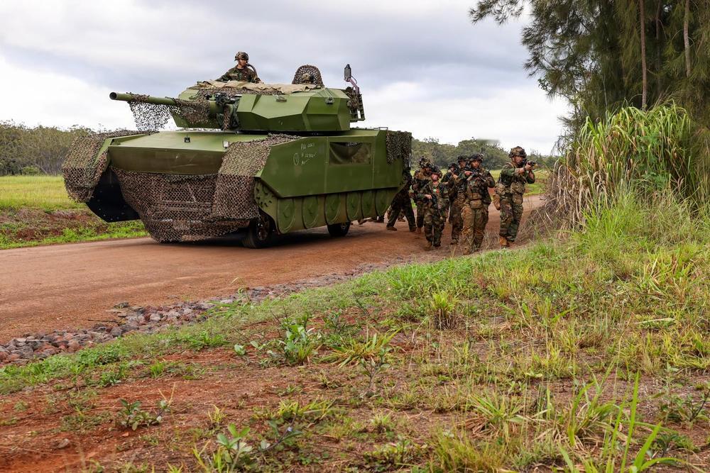 这么不尊重解放军？美军演习，用皮卡冒充中国15式轻坦据美国陆军公开图片显示，
