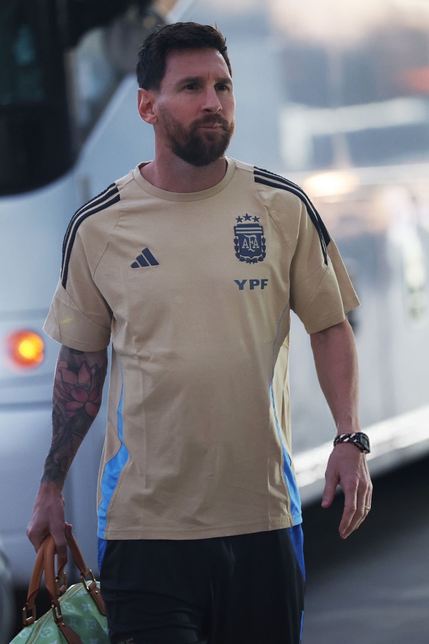 新鲜梅梅绿色包包梅西​​​