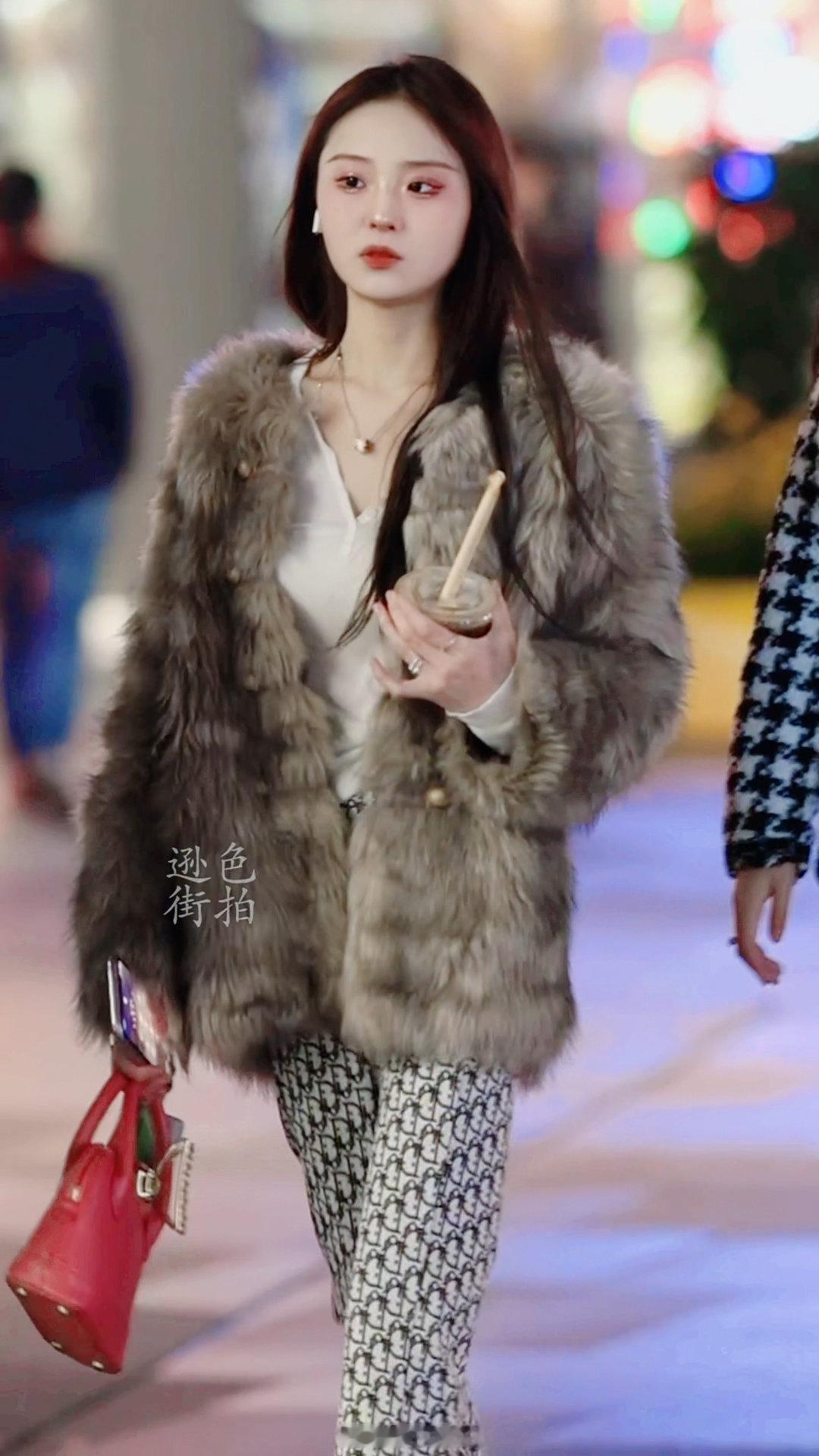 【成都街拍】周一，宝贝们早安！丨摄影拍照每日穿搭