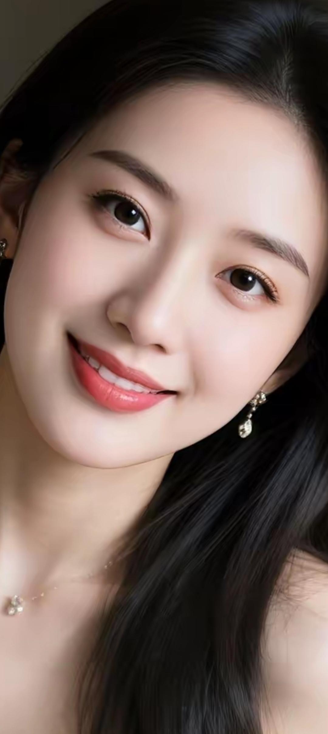 甜美笑容，温柔眼眸，闪耀耳环，清新自然，元气满满！🌟✨