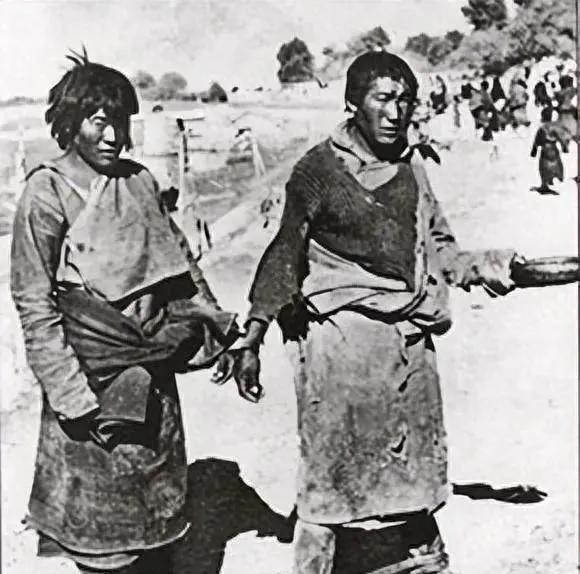 内蒙古牧民差点被性病灭绝，新中国派医疗队治好了全族。1952年，外国医生在内蒙古