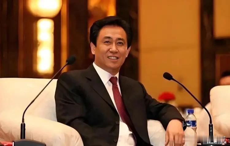 许家印膨胀到铸铜像？胡志标预言成真：比王健林蠢100倍！许家印案开庭认罪