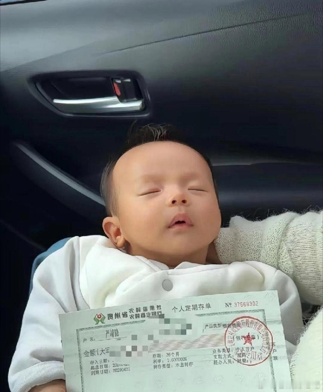 很多人觉得富养就是砸钱，其实那只是把孩子养在了温室里。真正高级的富养，是带孩子去