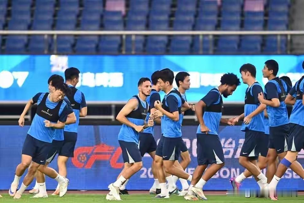两场比赛可能决定武汉三镇队的保级命运。今天足协终于公布了武汉三镇队两场补赛时间