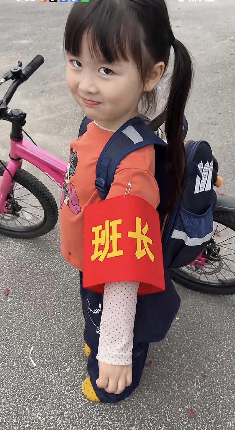 今天晚上全家人要到外面去大吃一顿，刚上一年级的女儿当上了班长，这个必须要庆贺一下