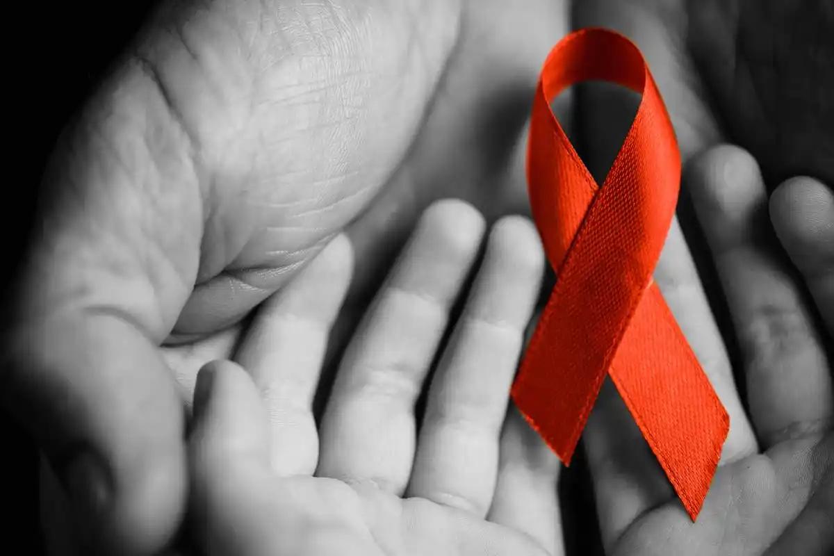 提醒：艾滋病发出的第一个信号，通常在喉咙上，很多人都没放心上大多数人哪，提起艾