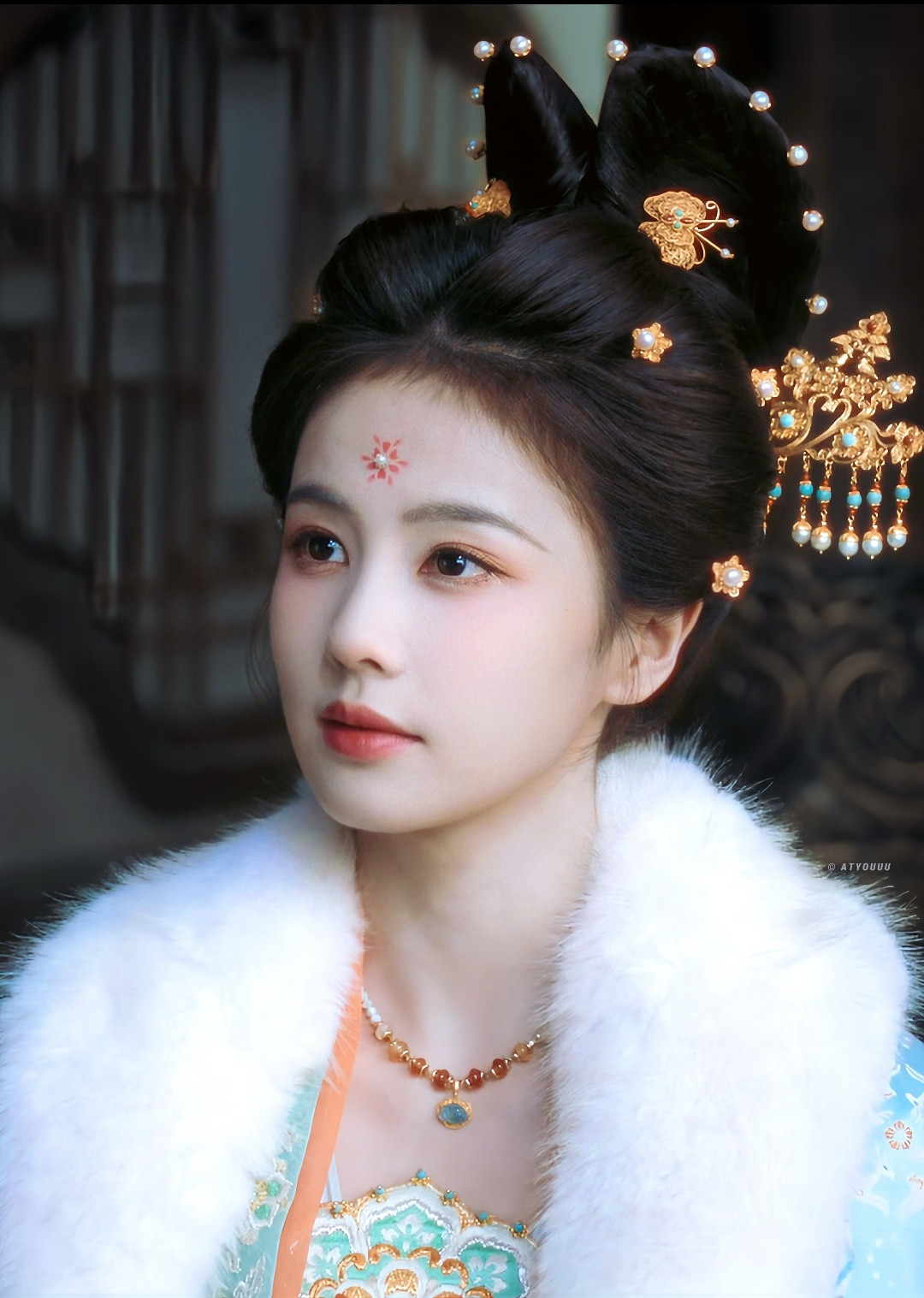 白鹿主演的唐宫奇案无任何宣发公司，全程靠白鹿自身剧粉底盘强势打底。自2023年爆