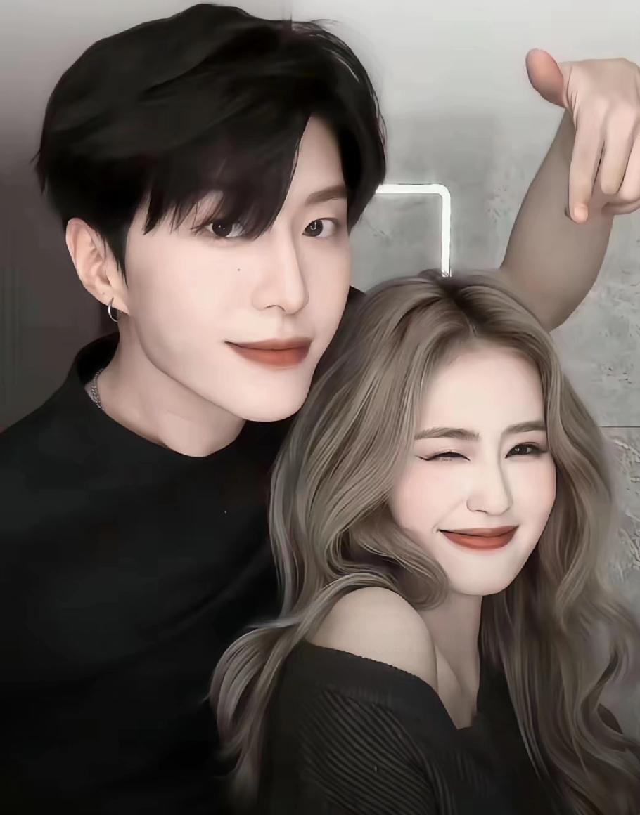 范丞丞看白鹿的眼神，藏不住的心动藏不住！刷到范丞丞和白鹿合拍的手势舞，我敢