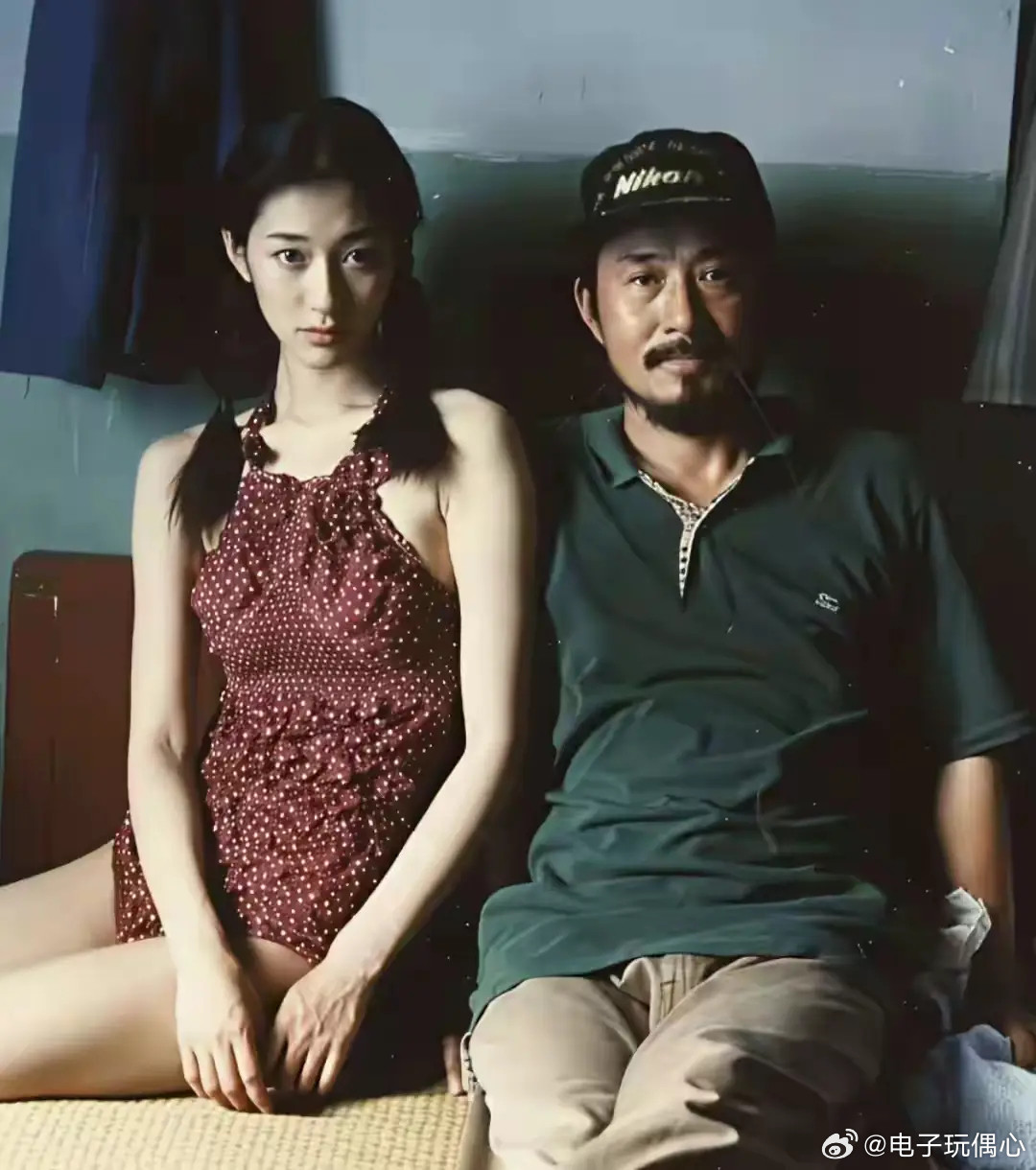 早年时期的李小冉，你一定没见过，太清纯水灵了，肤白貌美