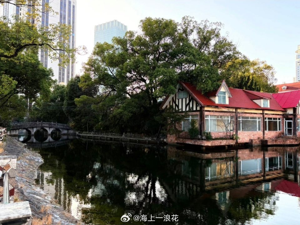 上海沪西工人俱乐部，曹杨人的美好回忆上海沪西工人俱乐部简称“西宫”，我称呼它是“