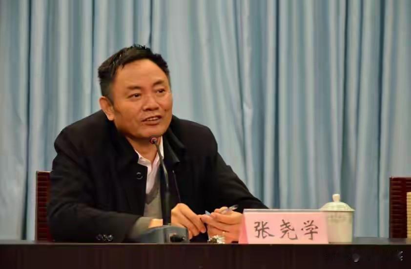 张尧学，1956年出生，湖南澧县人。1976~1978年，湖南澧县余家台水电站