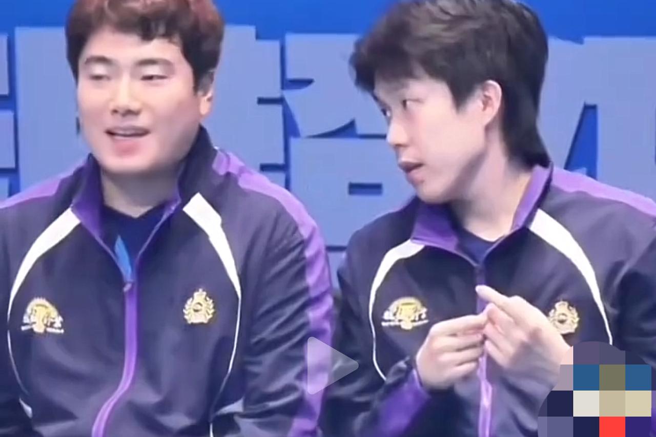 大头：胖哥。大胖：嗯，啥事？大头：你看着网上说啥没？大胖：没看。大头