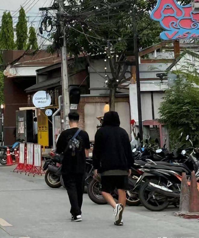 真的不得不佩服，中餐厅节目组的选人和布局眼光。周杰伦私人飞机B-9168