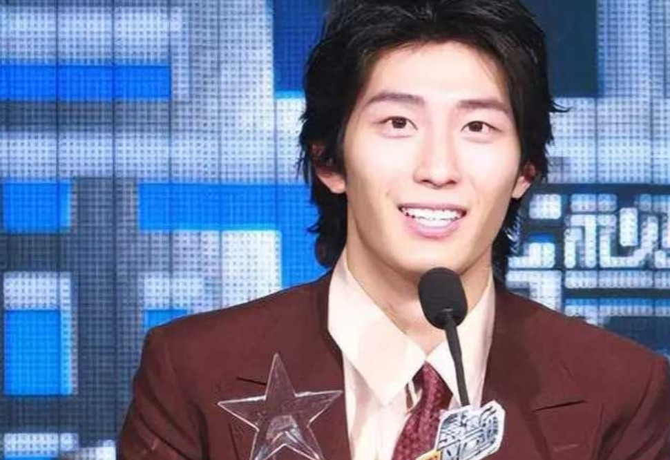 8000万婚礼后，他连生日都缺席原来豪门婚姻也会冷场窦骁与何超莲最近一次