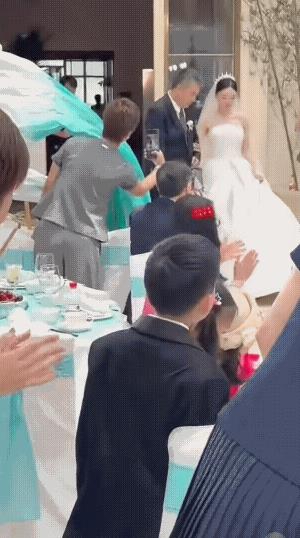 李隼教练女儿结婚了，大魔王张怡宁去了！好久不见了，李爷爷！感觉李隼教练今天太幸