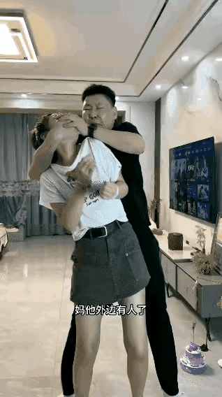 难道这就是人们常说的:打是亲骂是爱？[捂脸哭][捂脸哭]