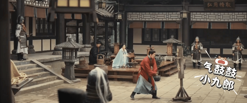 白宇这一秒魔性大了明明幅度不大却莫名魔性，抬着手晃晃的样子太有记忆点了。白宇总