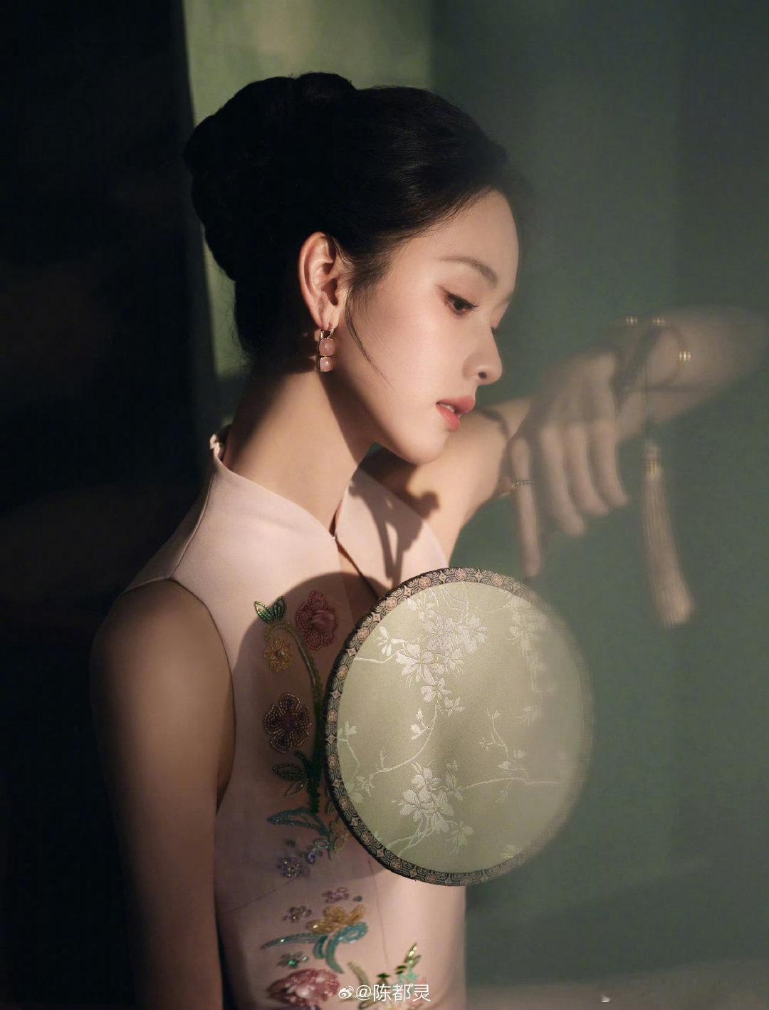 #陈都灵翘楚#cdl#陈都灵东风吹又生#古风姐姐好美竹不清，雾不清，半分真心半分冰。改成繁体字呜呜呜