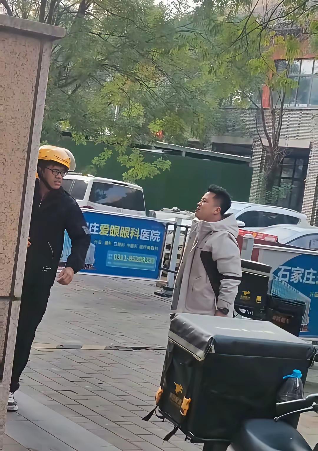 我来给大家科普下骑手离职流程:第一种正常离职，一般是提前一个半月打离职报告，