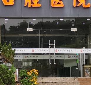 口腔医学专业，还是好就业的，不论是口腔医院，还是口腔诊所都可以就业而且只要