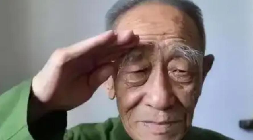 1973年，开国上将杨得志下乡调研，推开一间破屋竟看到老部下奄奄一息，面对将军的