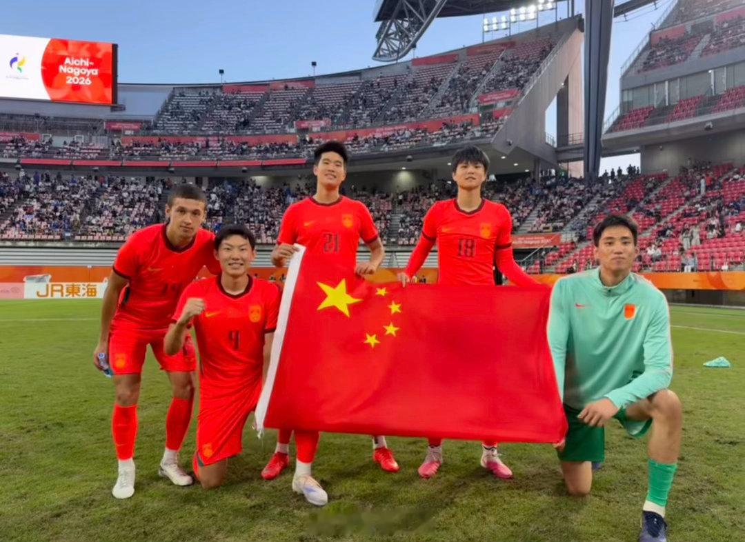 依木兰、史松宸、彭啸、陈泽仕、于金永，我们泰山队培养的5位国脚！[鼓掌][鼓掌][鼓掌][鼓掌][鼓