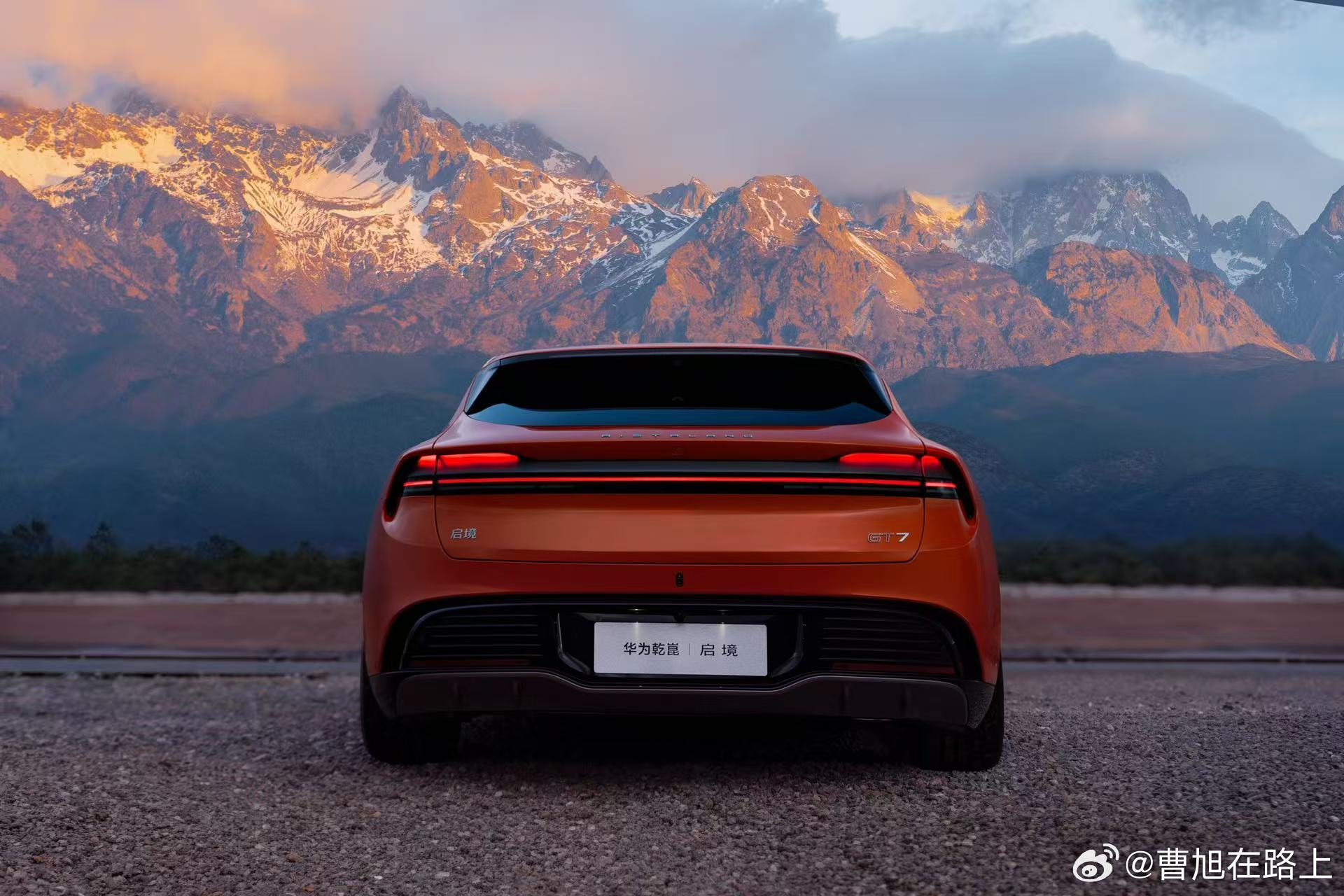 当新一代智能猎装邂逅苍山洱海在大理，见证启境GT7的绝美颜值山海间，智能与优雅于