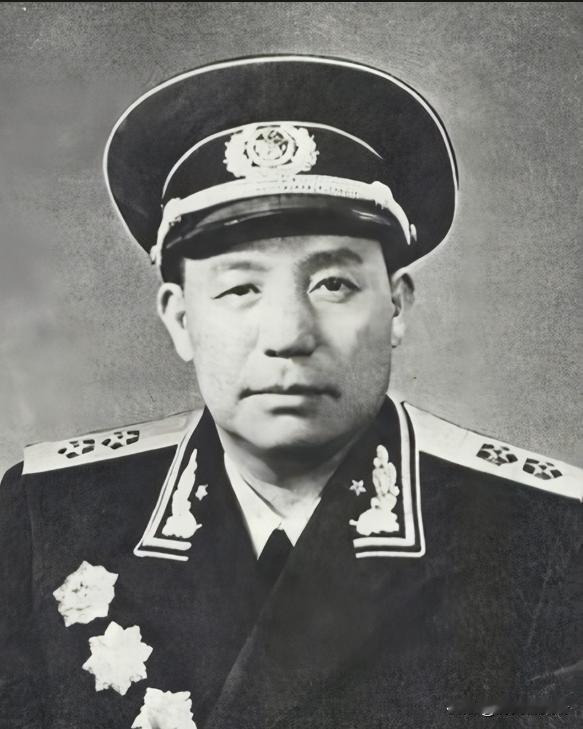 1955年，大授衔上，42军军长吴瑞林穿了普通干部军装，心里直嘀咕：“我现在没有