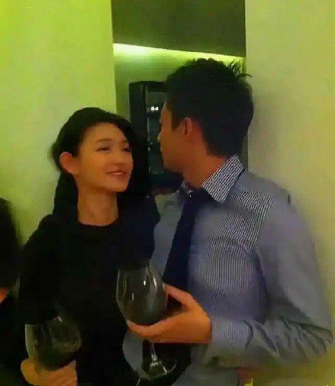 汪小菲和大S第一次见面的照片，帅哥当年就是这样被瞬间沦陷的！