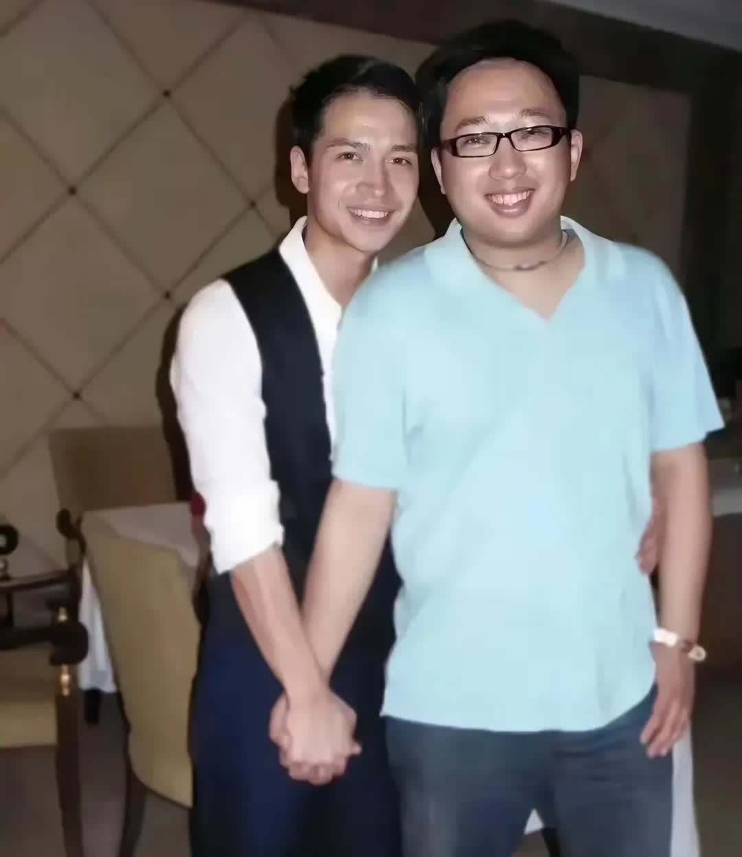 娱乐圈根本没有真友谊。何晟铭在《宫锁心玉》大火时，把同剧组的杜淳当朋友，结果