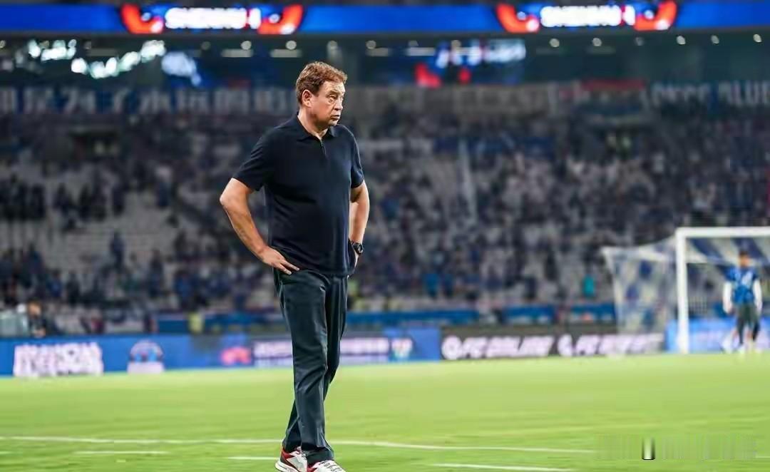 斯卢茨基究竟好不好？别用放大镜看，一切就有答案了在申花渐渐重返正轨的时候，对主