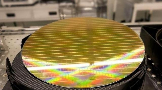 美国：绝不允许把使用美国技术的光刻机，卖给中国：绝不允许把使用中国稀土的光刻机，