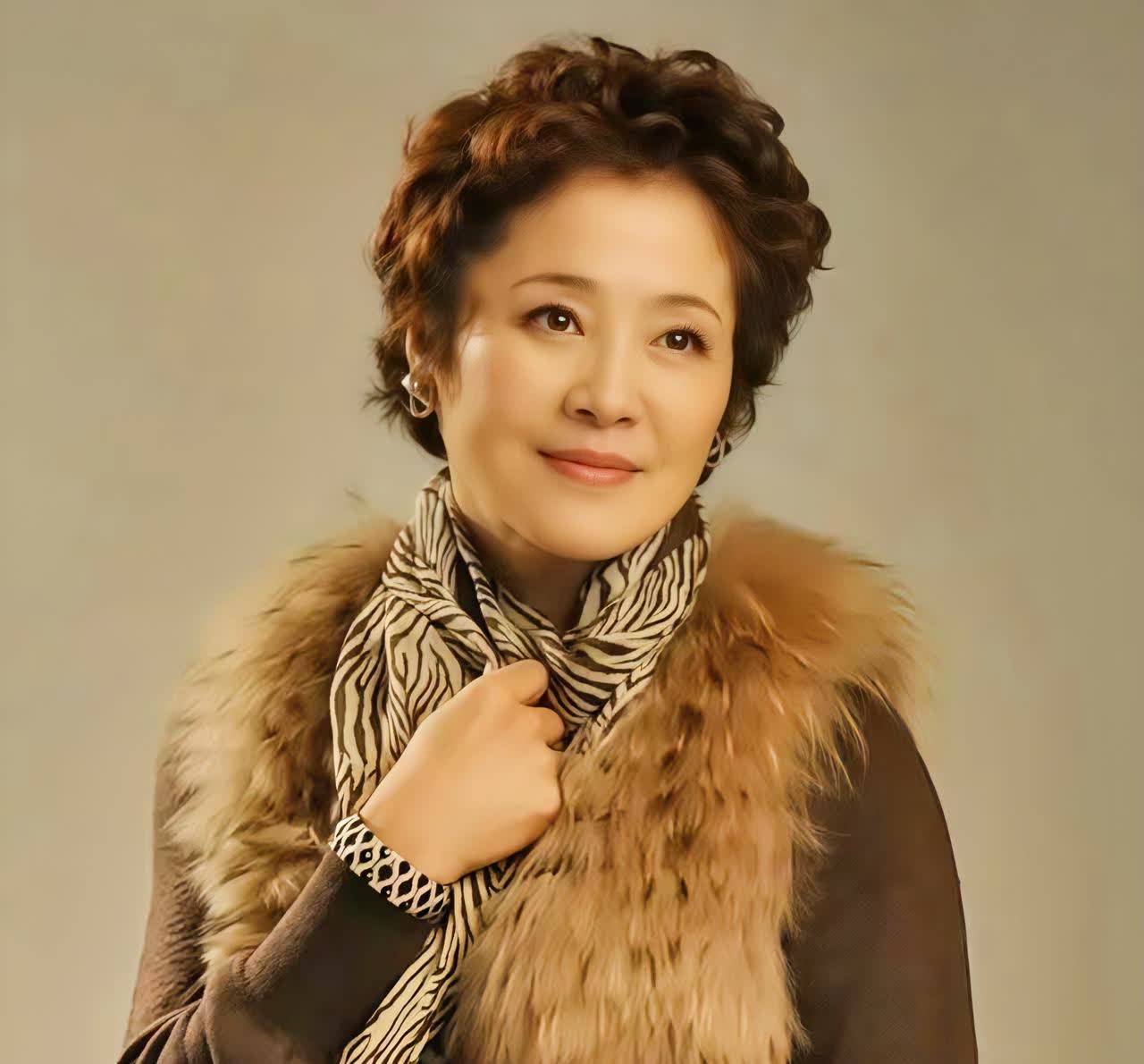 女演员盖克的四次感情经历：一、与罗原的恋情：20世纪80年代初，盖克在舞