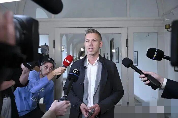 匈牙利媒体称，外长西雅尔多在欧尔班败选之后，从公众视野中消失马扎尔刚刚告诉