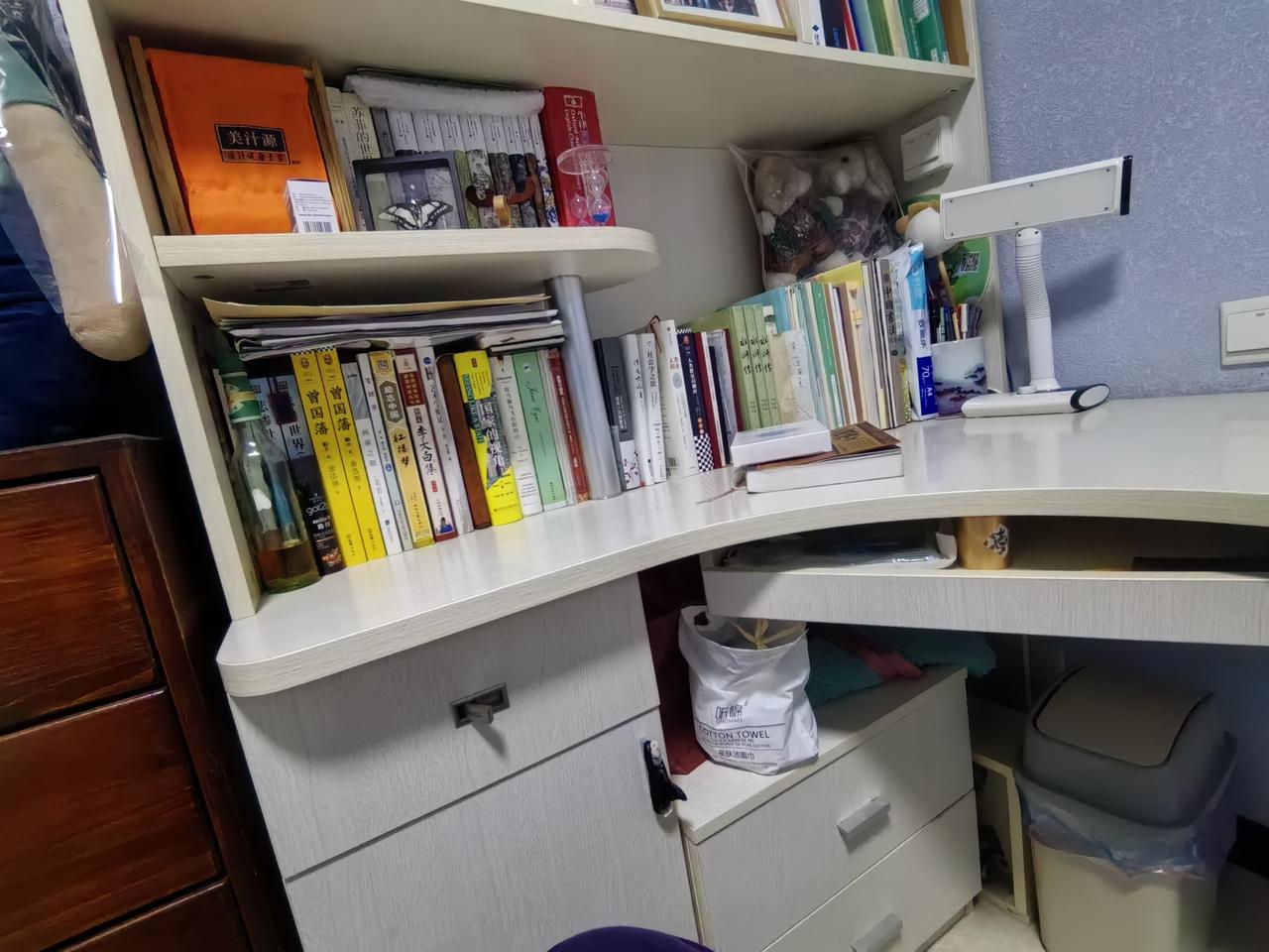 在快节奏生活里，谁不想拥有个温馨小角落，享受书香满溢的阅读时光？我之前租的房子小