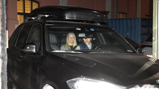 挪威王室🇳🇴2月12日，挪威王储妃梅特–玛丽特再次前往奥斯陆拘留中心，探望