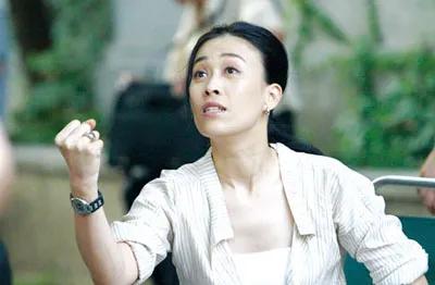 有一个晚会的著名导演遇到了那英，俩人都是硬茬在后台吵了起来，那英：“我给你脸了！