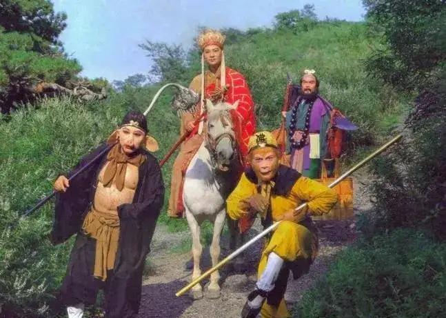 我勒个去，真的服了。几个人，穿着《西游记》的戏服，就这么从东土大唐一路向西，搞起