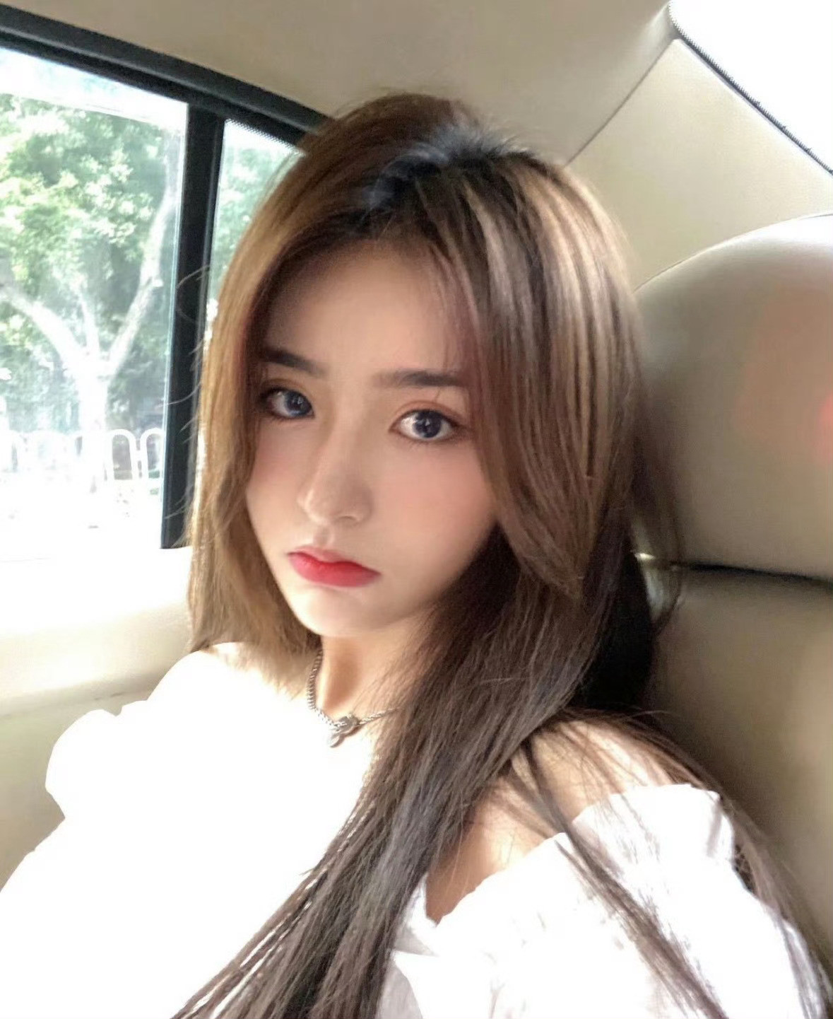 无论如何都觉得一个漂亮的女孩不应该被逼迫到发疯的程度金子涵再逼我就把所有的都说