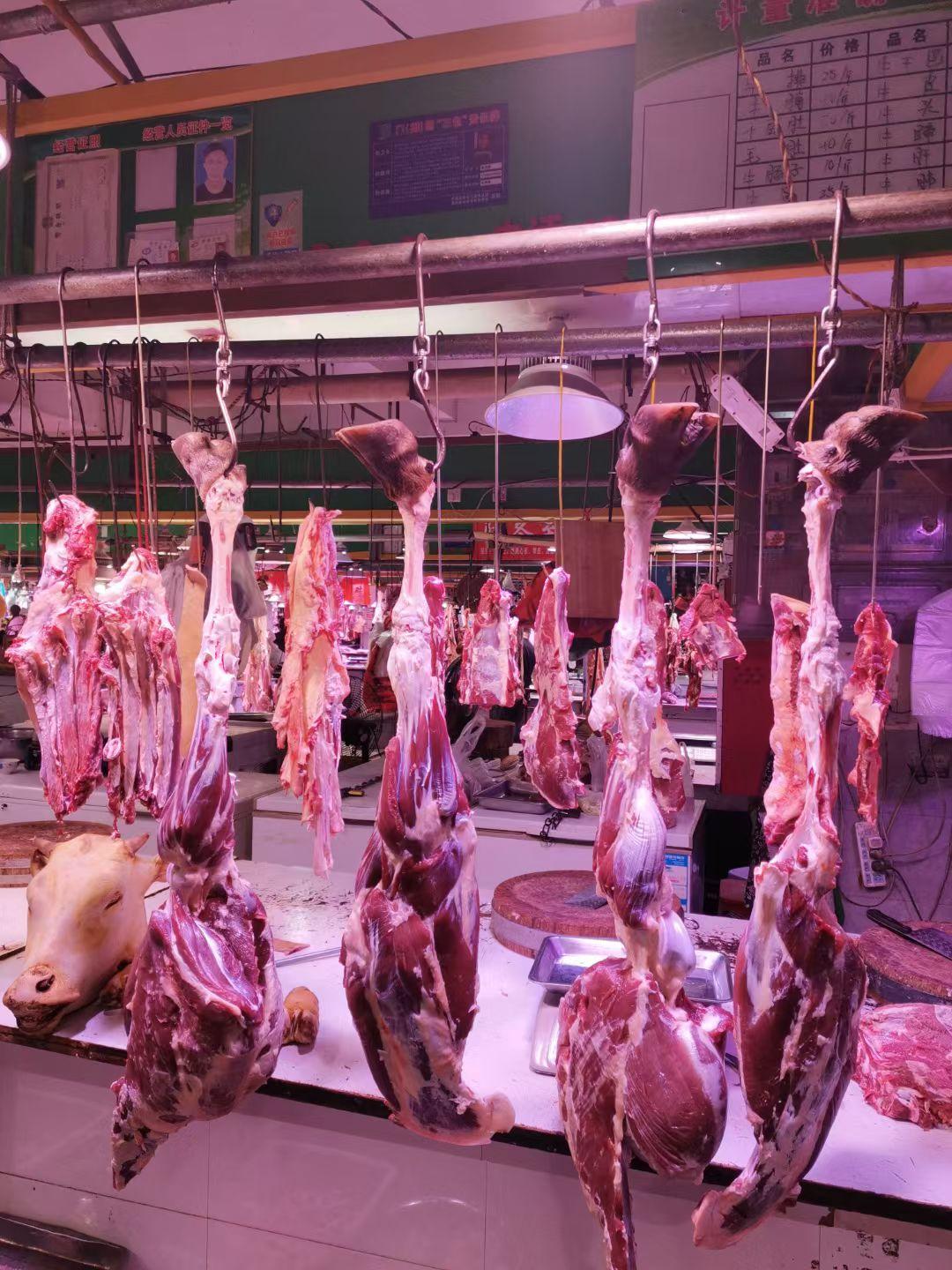 要过年了，逛农贸市场时拍下的。