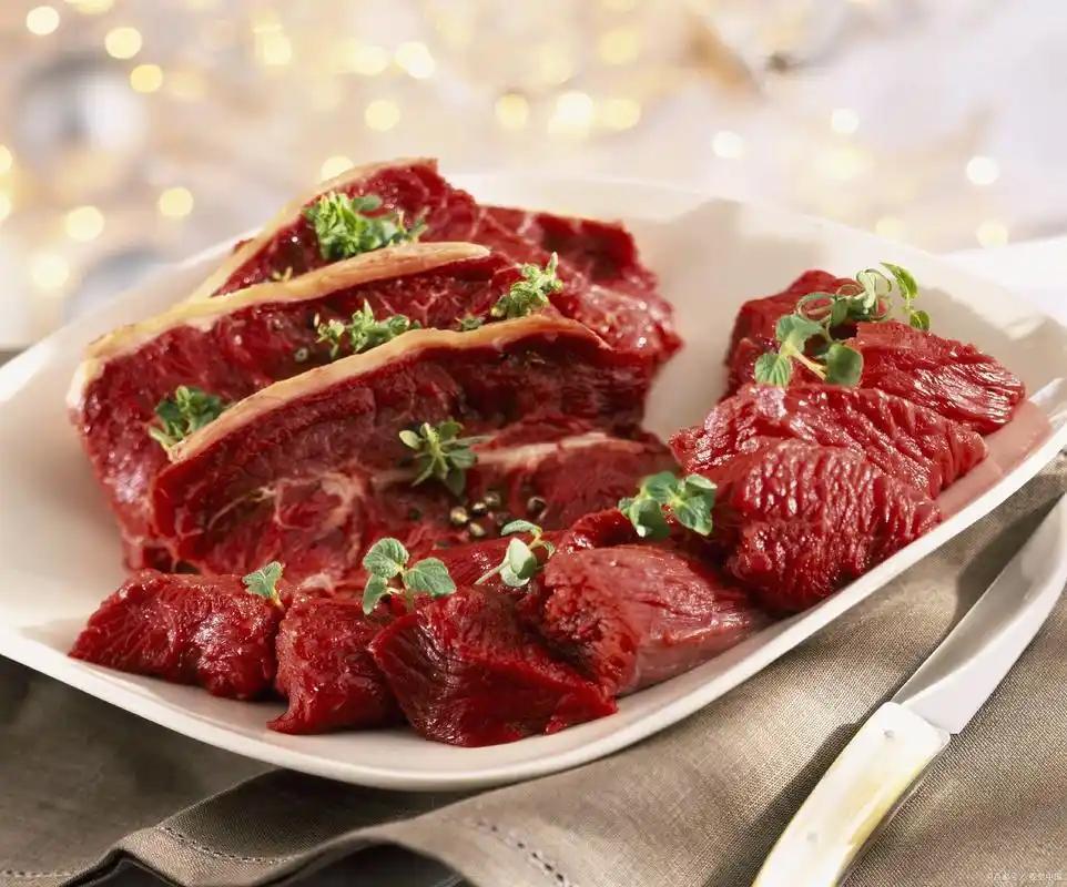 为什么中国人不像欧美一样多喝牛奶，多吃牛肉，从而更加强壮？是我们不想吃，而是吃不