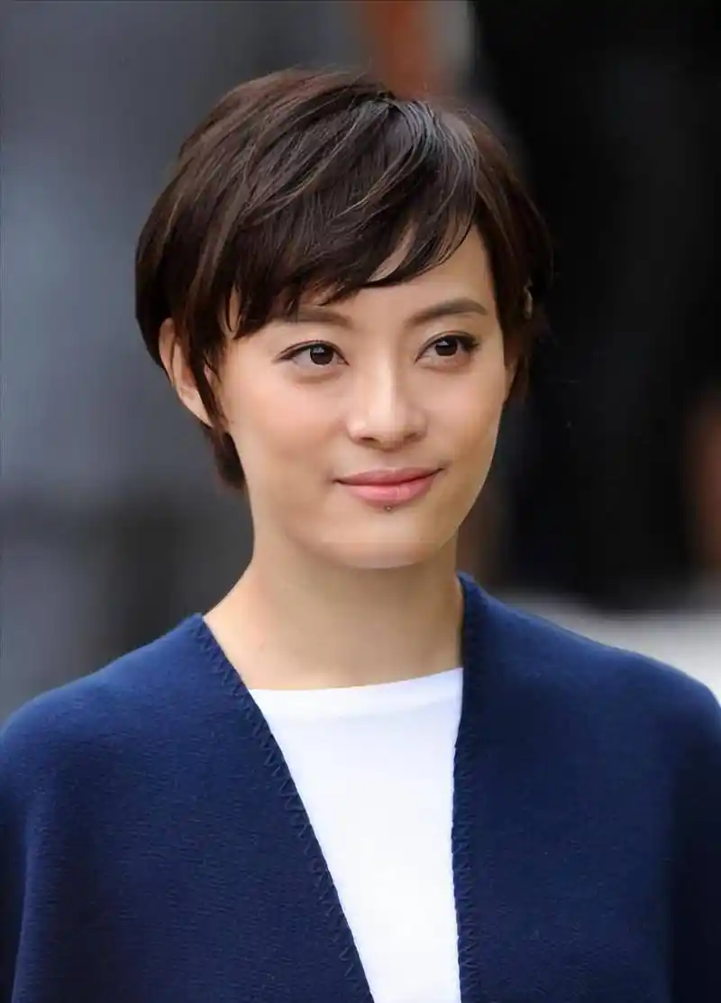演员孙俪说：“我妈一开始不喜欢邓超，我跟邓超确定恋爱关系后，便告诉了我妈，我说我