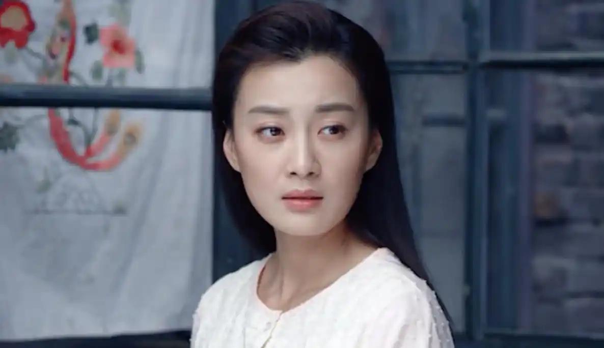 看到徐梵溪现状，我才明白她把男友送给李小冉，让自己成功躲过一劫。徐梵溪