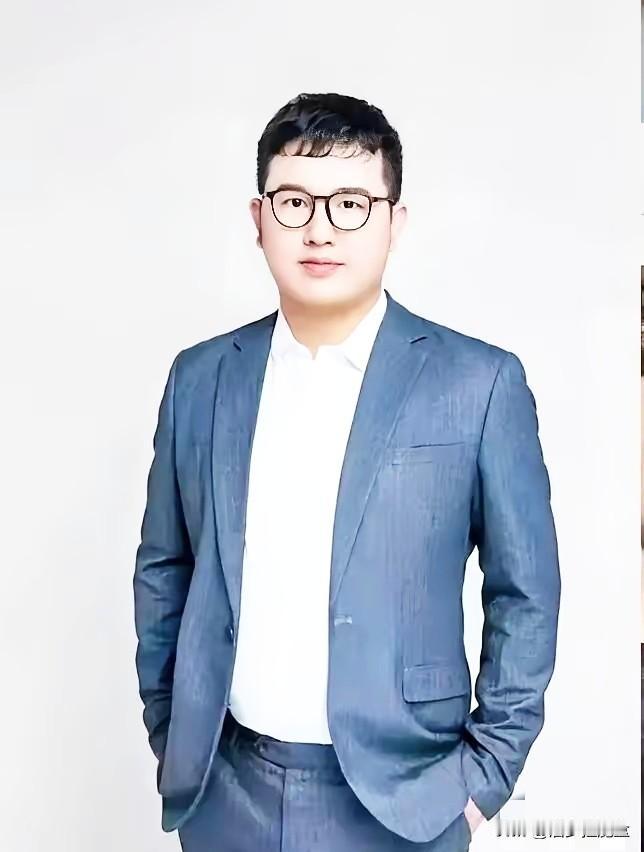 刷到个消息，盯着屏幕愣了半天。20亿美金，一百多亿人民币，硬生生被按停在半空