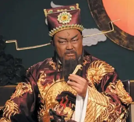 1062年，包拯去世，出殡当天发生了一件奇怪的事，原来，他临终时悄悄告诉女婿文效