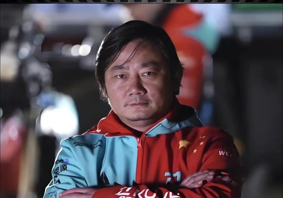 “没有！一个子儿都没有！”刚在世界顶级摩托赛事拿下两连冠，硬生生创造中国历史的