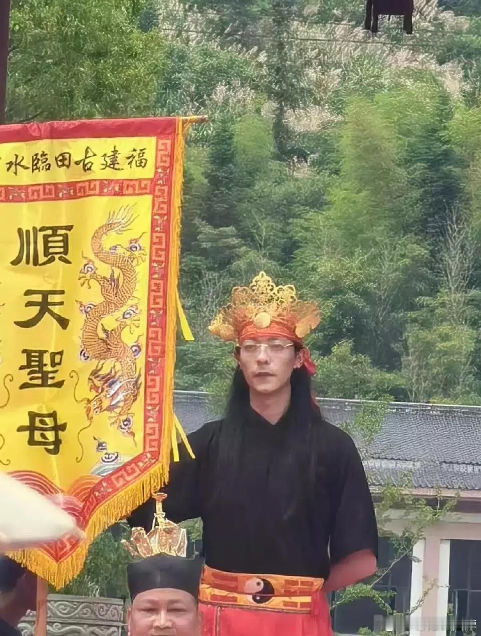 天呐，他这道士居然还在干。。。​​​